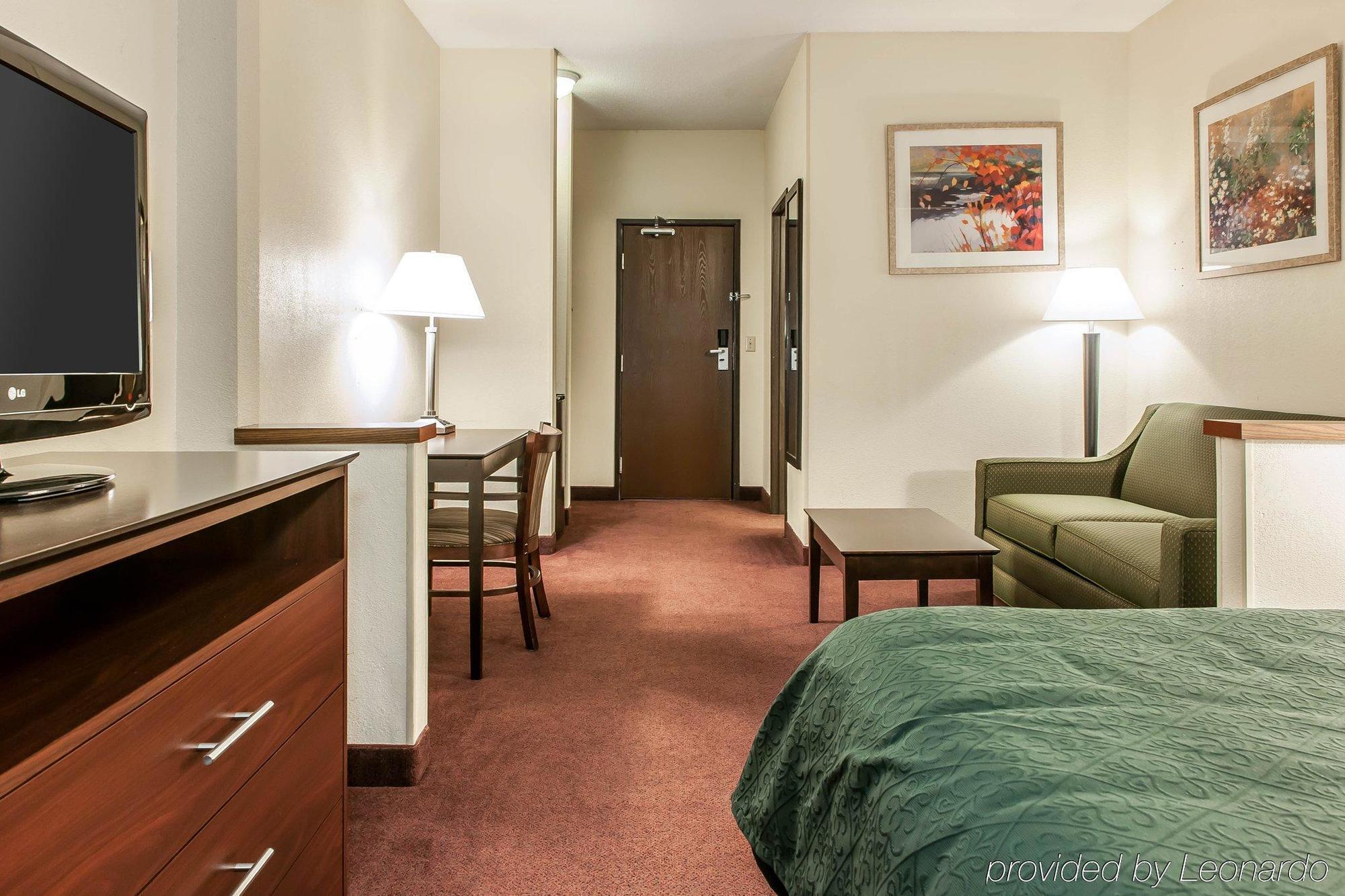 Quality Inn & Suites Данвил Екстериор снимка