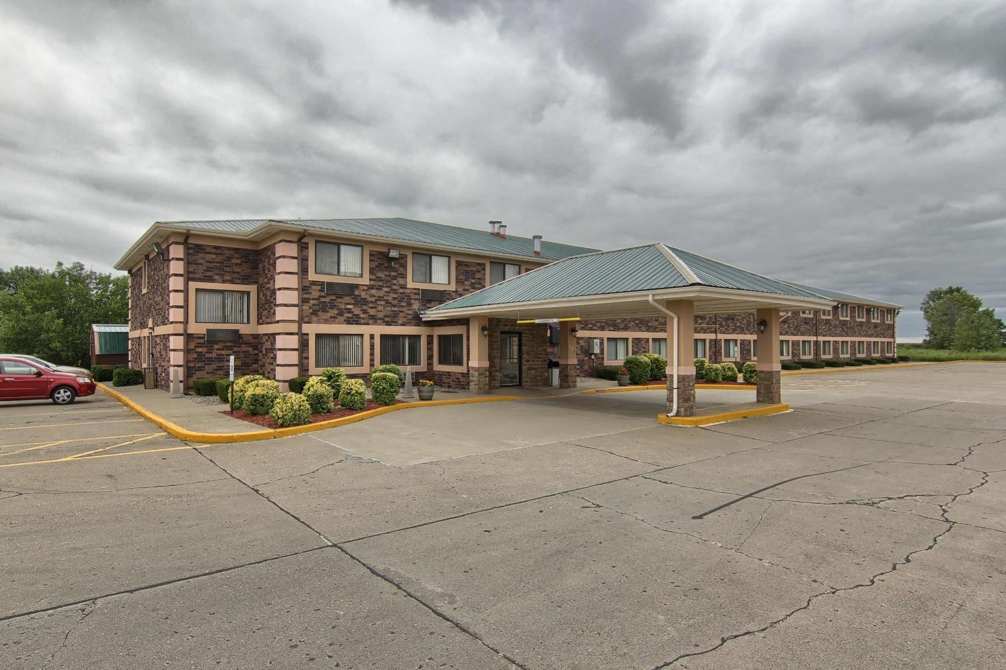 Quality Inn & Suites Данвил Екстериор снимка