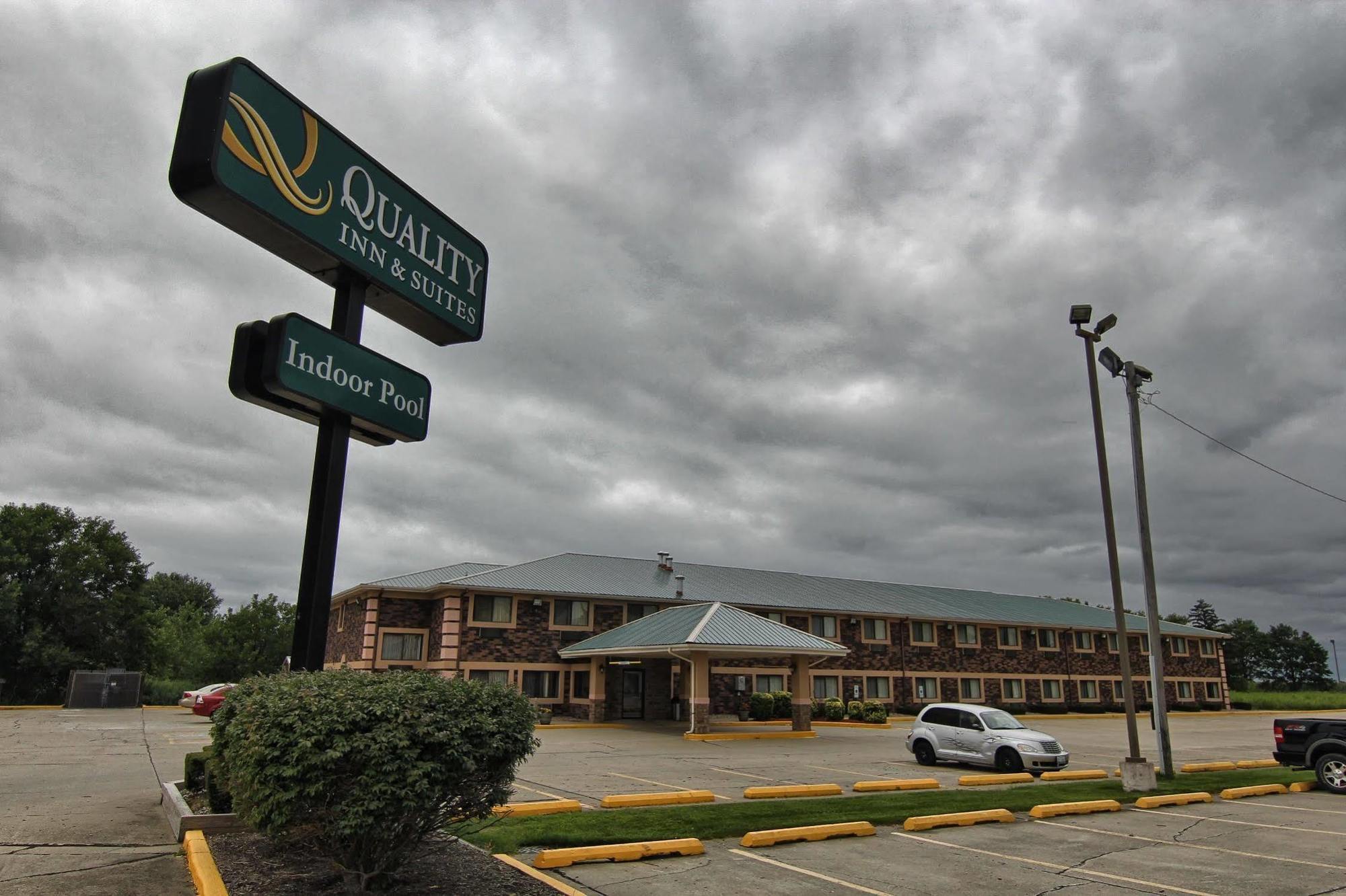 Quality Inn & Suites Данвил Екстериор снимка